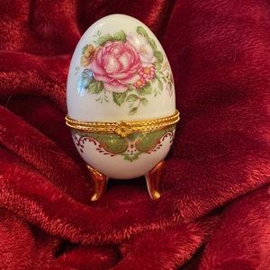 Vintage Imperial Treasure hand painted porcelain footed egg with gold trim